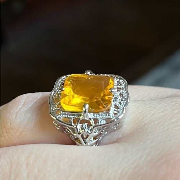 Size 7 Statement Ring - Picture 8 of 9